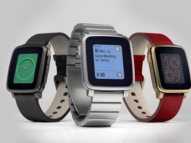 Konec chytrých hodinek Pebble. Novým majitelem je konkurenční Fitbit